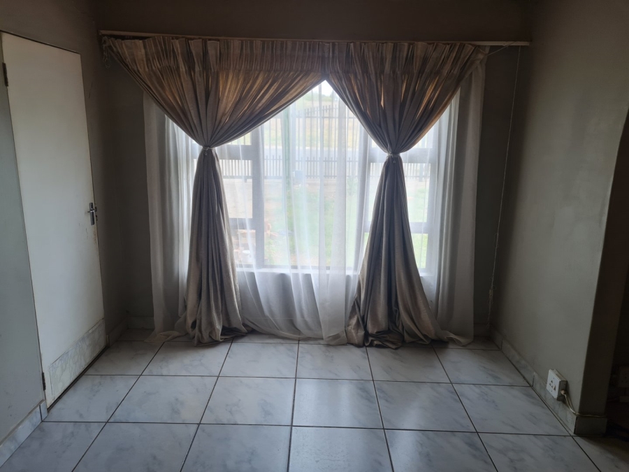 5 Bedroom Property for Sale in Pellissier Free State